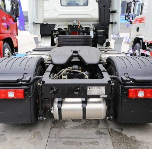 SHACMAN کانتینر تراکتور کامیون X3000 4 * 2 پورت ترمینال تراکتور 420hp CUMMINS موتور برند
