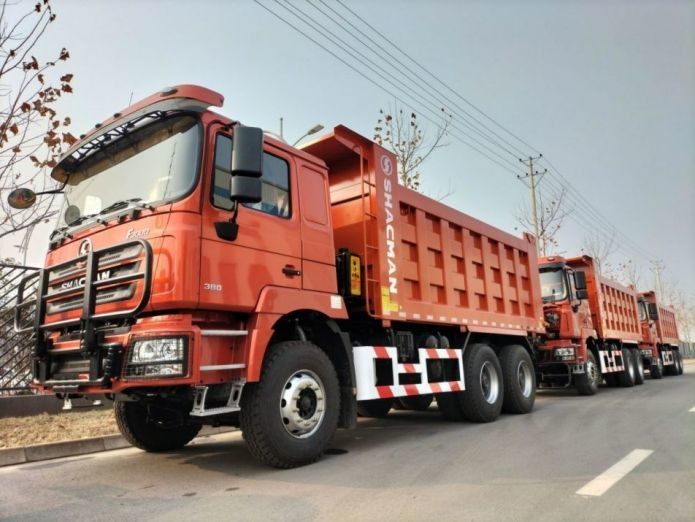 سیستم کاهش تصادف کامیون سنگین نيون قرمز 25T ظرفیت 6x6 6x4 8x4 نوع راننده 12 چرخ 1800 3200 1350mm چرخ