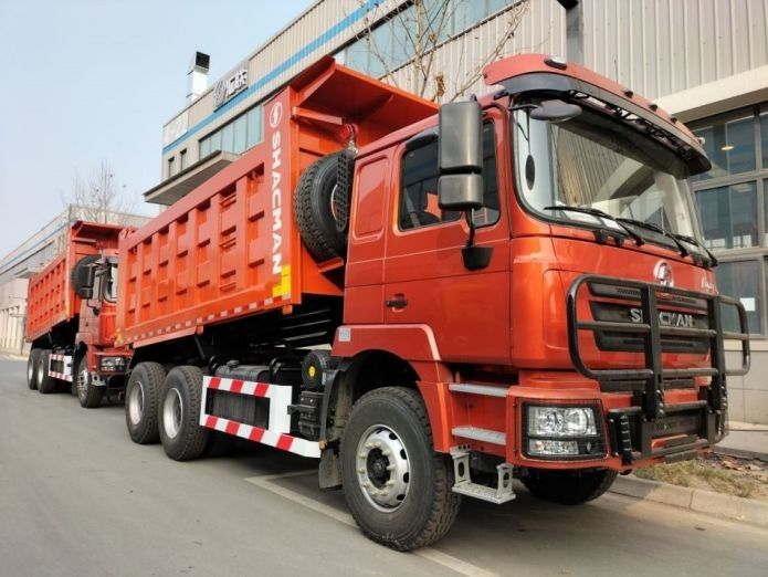 سیستم کاهش تصادف کامیون سنگین نيون قرمز 25T ظرفیت 6x6 6x4 8x4 نوع راننده 12 چرخ 1800 3200 1350mm چرخ