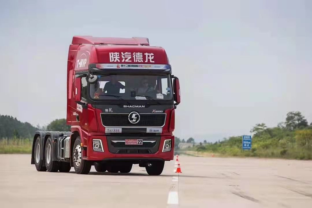 SHACMAN X5000 6X4 Tractor Truck with 400L Fuel Tank 315/80R22.5 Tires for Long Life Transportation